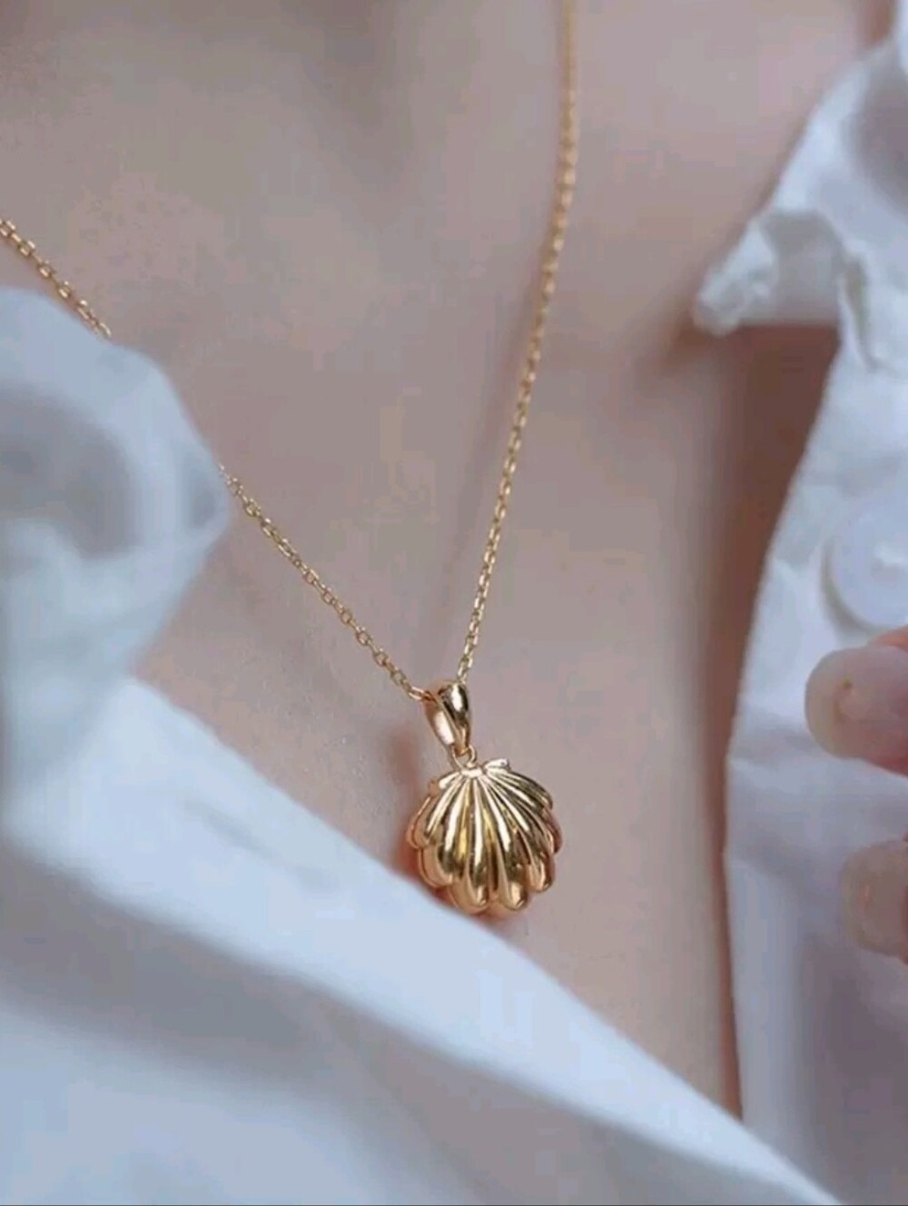 Pearl Shell Necklace - Picture 2 of 2